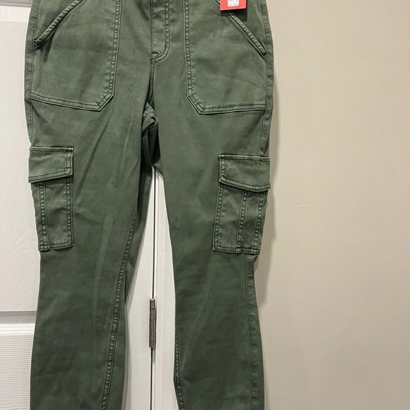 SPANX Stretch Twill Ankle Cargo Pant soft sage - Picture 6 of 10